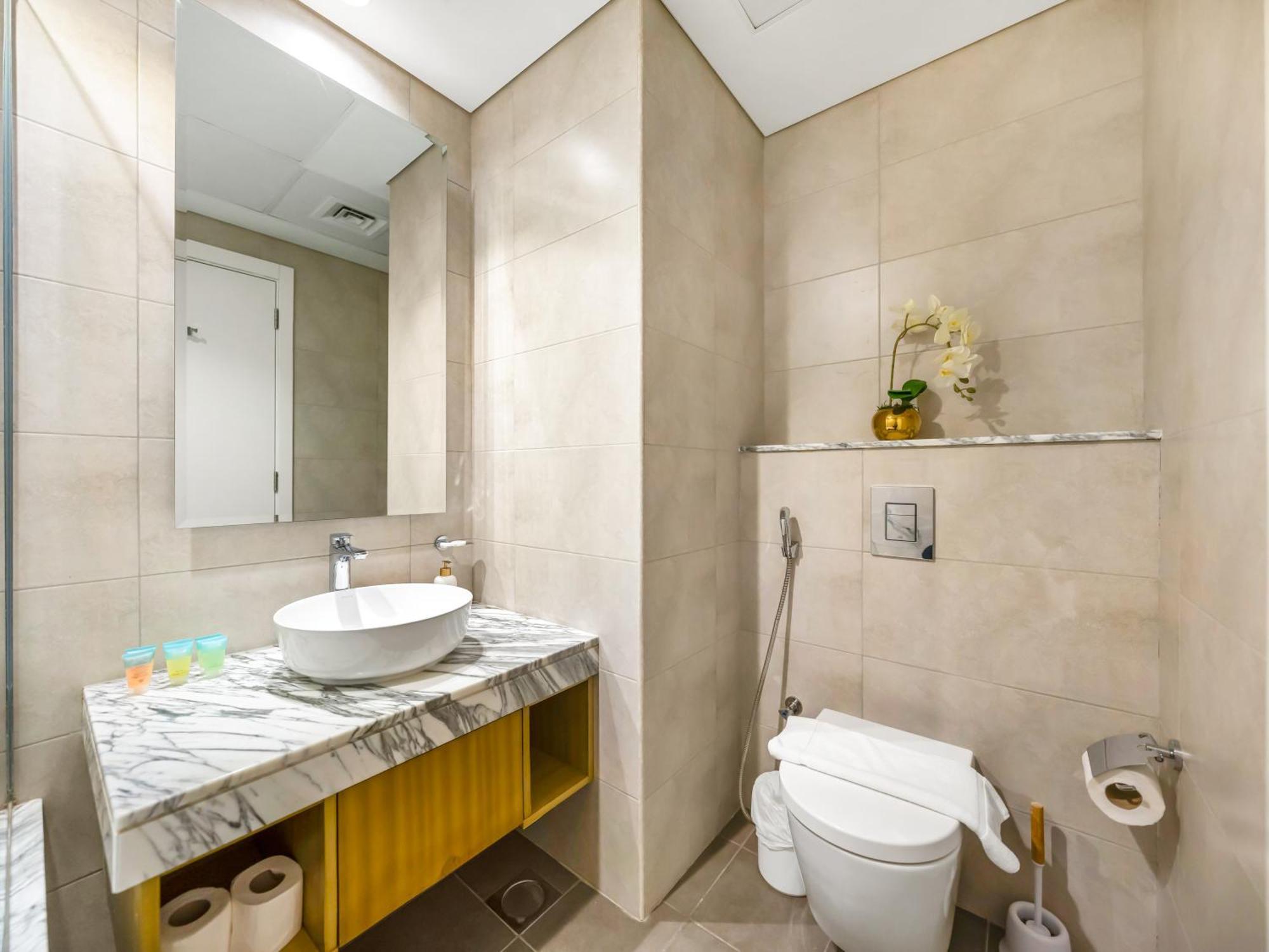 Lux 3bhk In Businessbay, Canal Views, Great Location Dubai